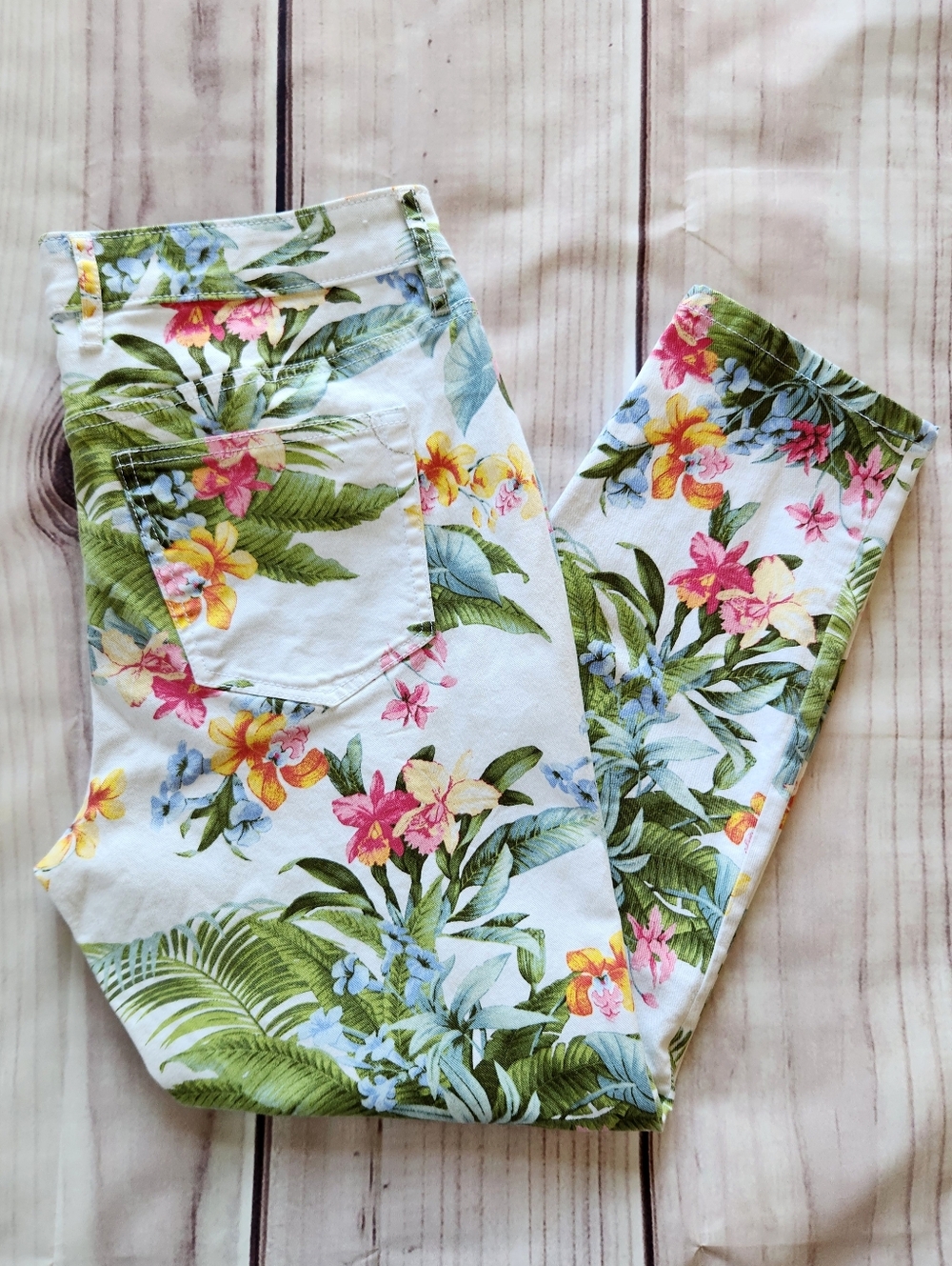 Tommy Bahama "Skinny Ankle" Tropical Floral Mid Rise Jean White, Women's Size 31 - Picture 2 of 12